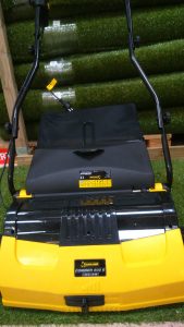 Barredora césped artificial ¡Precios, tipos y consejos! 【2019】